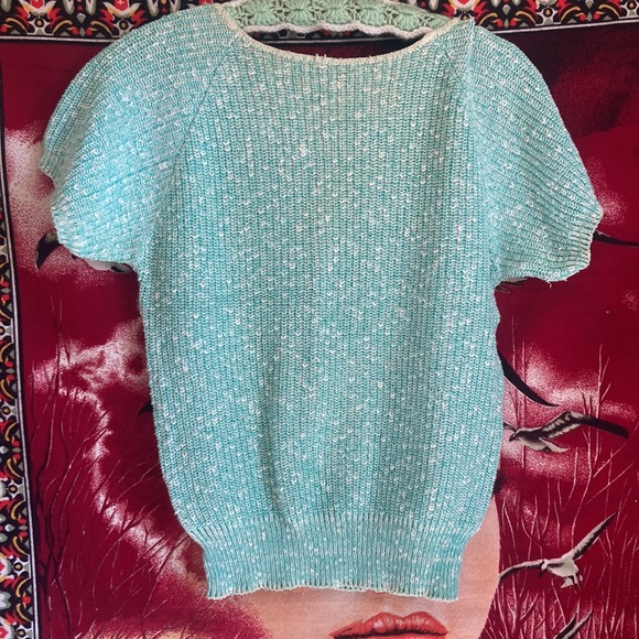 vintage lightweight short sleeve knit shirt with a scoop neck - Picture 3 of 4